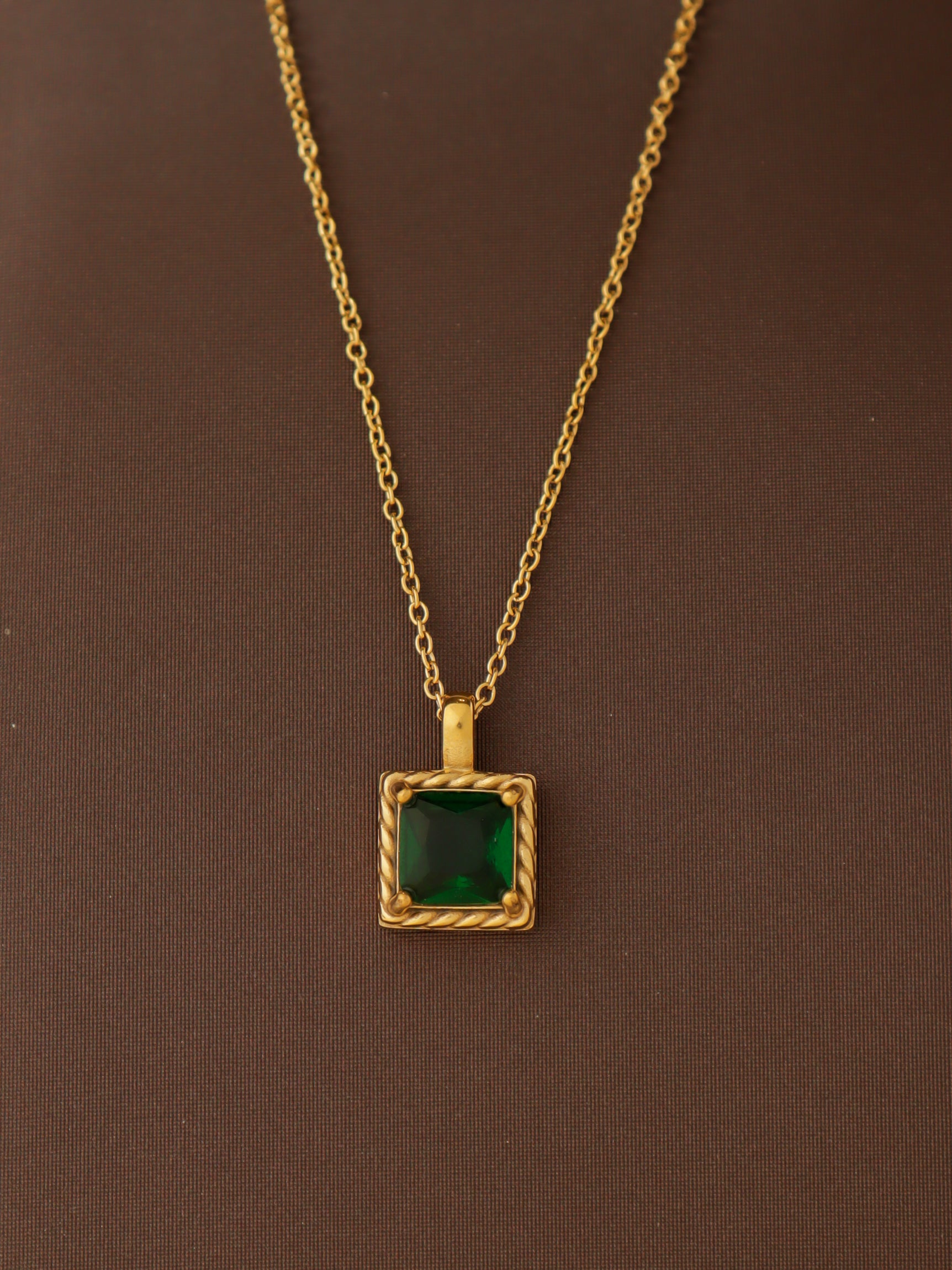 Emerald Glow Pendant Necklace