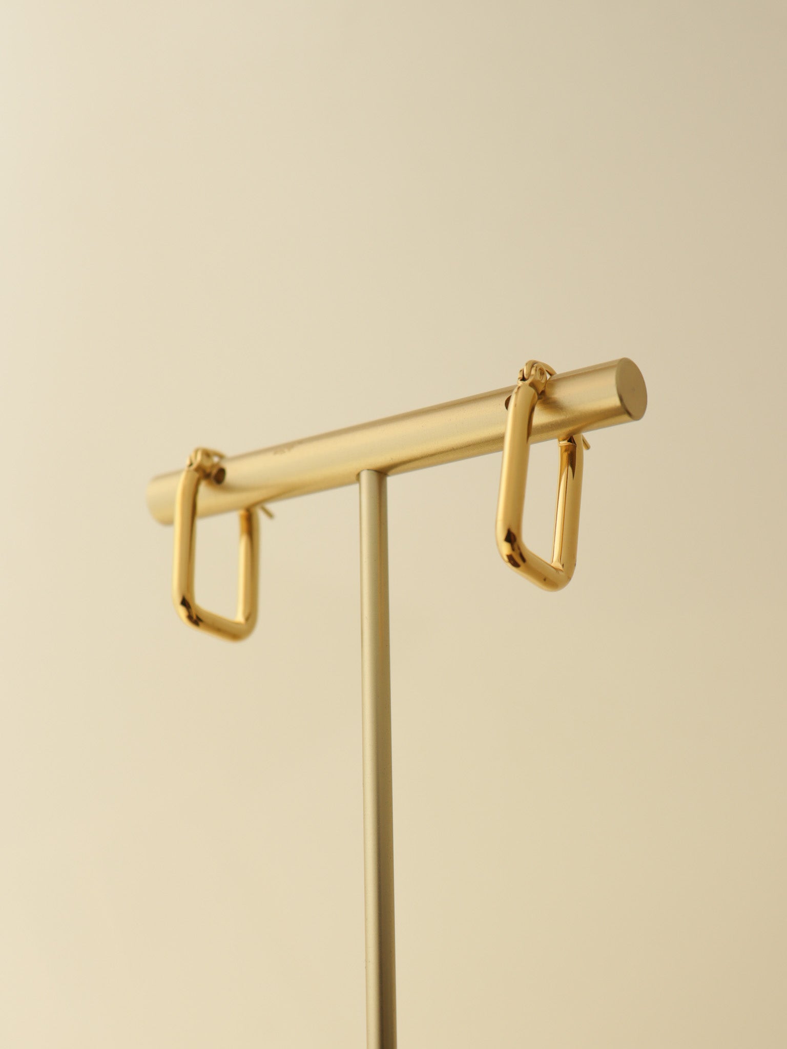 Minimal Rectangle Hoops