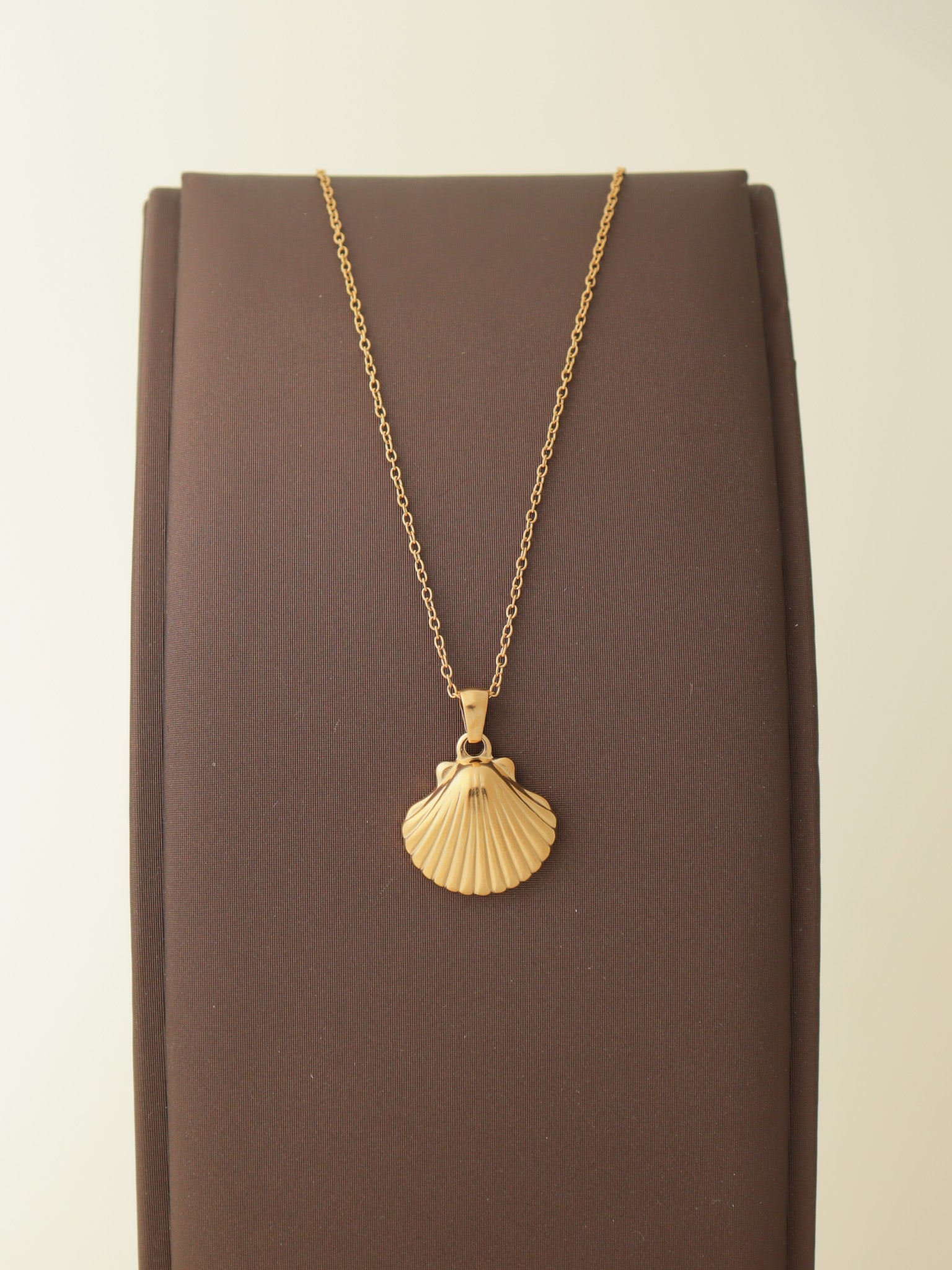 Maris Shell Pendant Necklace